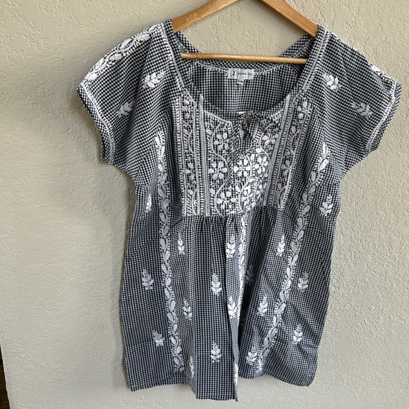 NWT Black and White Gingham Embroidered Top - Picture 6 of 6